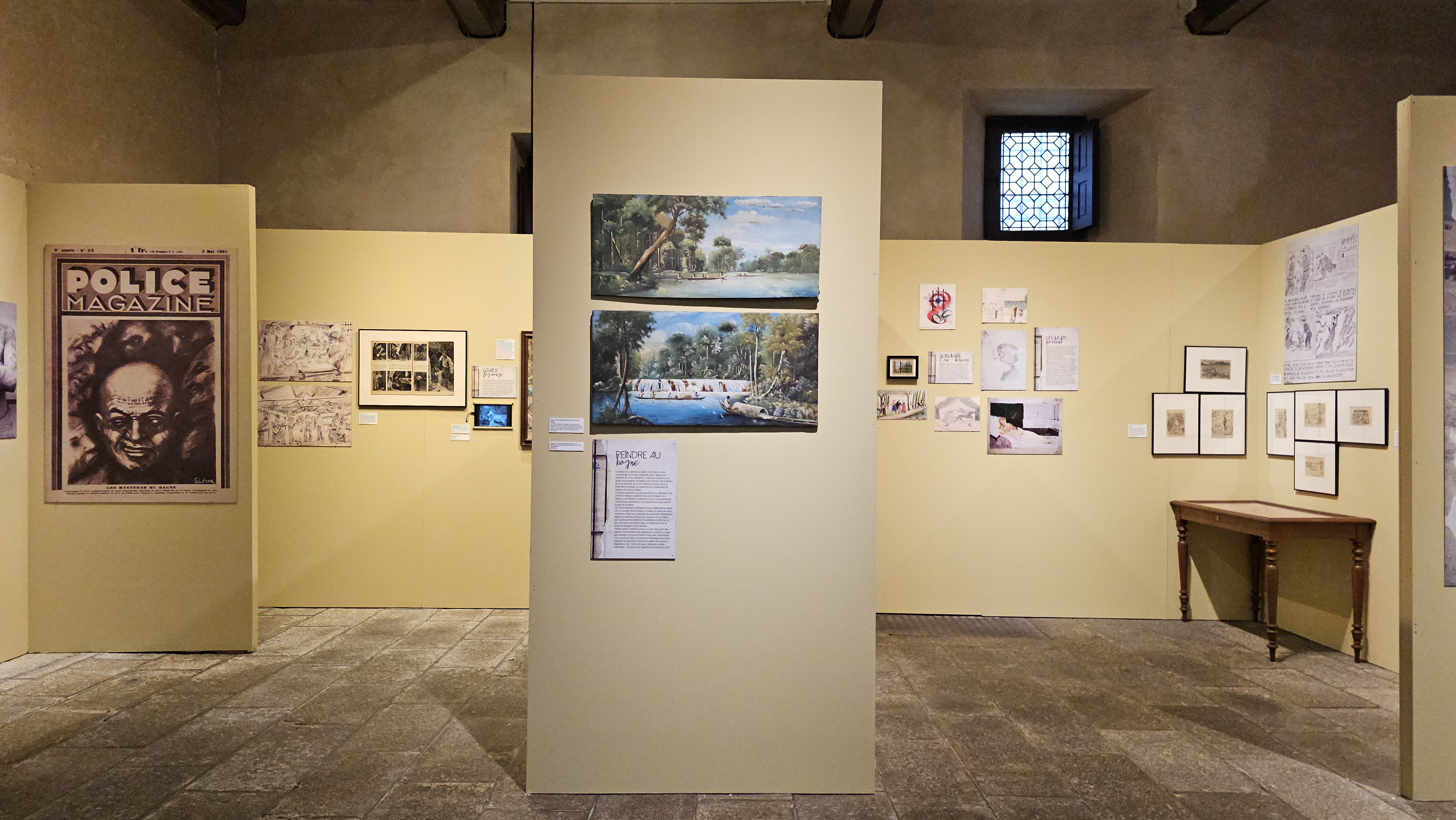 Salle d'accueil de l'exposition